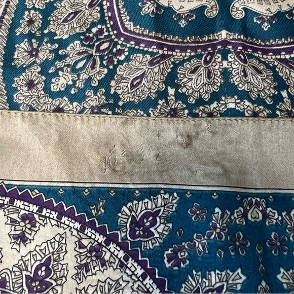 THE SPECIALTY HOUSE Vintage Paisley Scarf - Picture 6 of 6